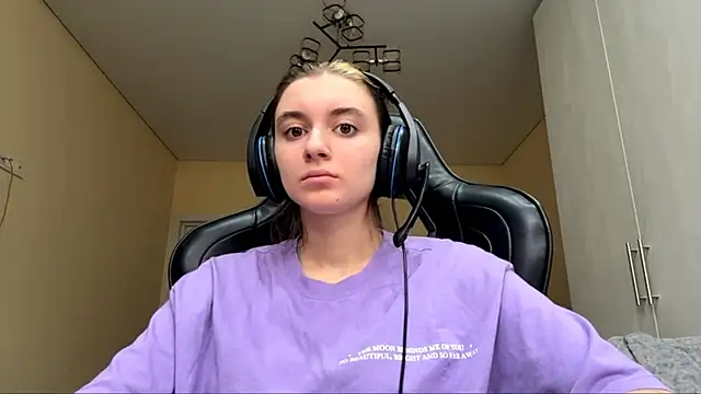 Snapshot of PluralPalaver chatting on March 24, 6:07 am PluralPalaver online show from March 24, 6:07 am