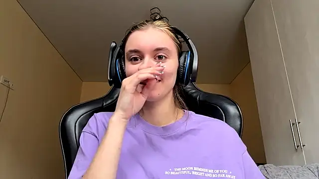 Snapshot of PluralPalaver chatting on March 25, 7:03 am PluralPalaver online show from March 25, 7:03 am