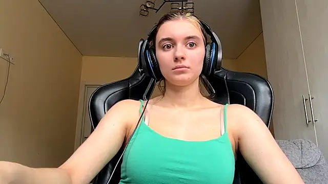 Snapshot of PluralPalaver chatting on March 27, 8:26 am PluralPalaver online show from March 27, 8:26 am