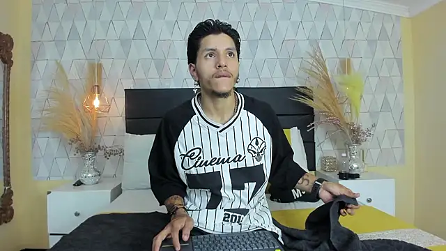 DanteLuxx online show from March 15, 3:56 am