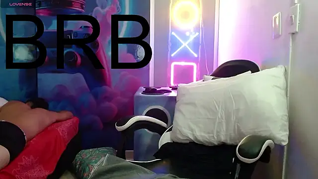 Snapshot of pipe_hot04 chatting on March 4, 2:45 pm pipe hot04 online show from March 4, 2:45 pm