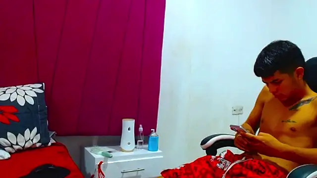 Snapshot of pipe_hot04 chatting on March 10, 3:11 am pipe hot04 online show from March 10, 3:11 am