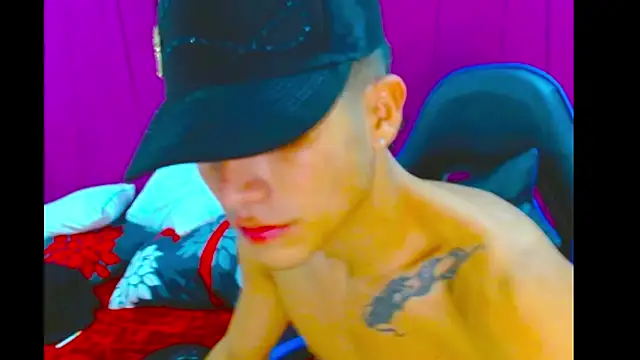 Snapshot of pipe_hot04 chatting on March 18, 4:59 am pipe hot04 online show from March 18, 4:59 am