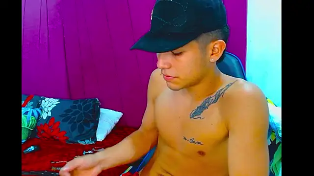 Snapshot of pipe_hot04 chatting on March 22, 2:59 am pipe hot04 online show from March 22, 2:59 am