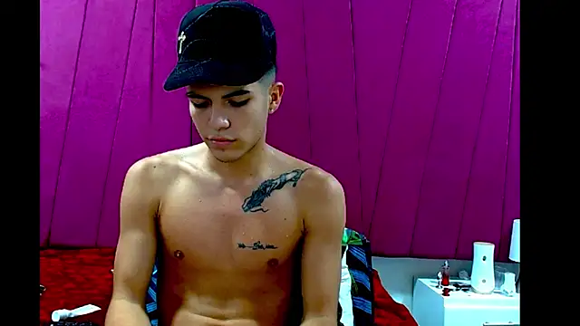 Snapshot of pipe_hot04 chatting on March 27, 2:28 am pipe hot04 online show from March 27, 2:28 am