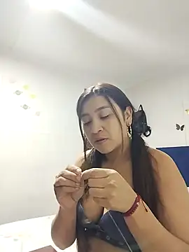 Snapshot of violetax2 chatting on March 10, 11:43 pm violetax2 online show from March 10, 11:43 pm