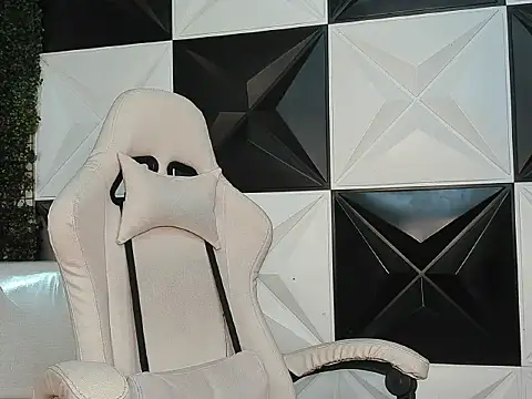 Damondark online show from March 2, 8:15 pm