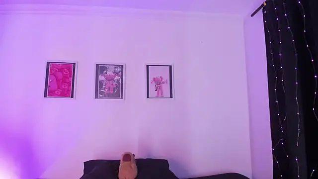 Snapshot of melodyy33_ chatting on March 15, 7:25 am melodyy33 online show from March 15, 7:25 am