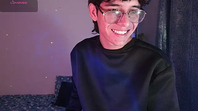 Snapshot of noah_millerx chatting on March 2, 5:08 am noah millerx online show from March 2, 5:08 am