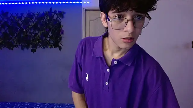 Snapshot of noah_millerx chatting on March 7, 10:40 pm noah millerx online show from March 7, 10:40 pm