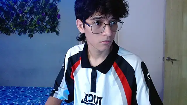 Snapshot of noah_millerx chatting on March 9, 4:05 am noah millerx online show from March 9, 4:05 am