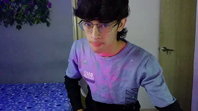 Snapshot of noah_millerx chatting on March 14, 4:29 am noah millerx online show from March 14, 4:29 am