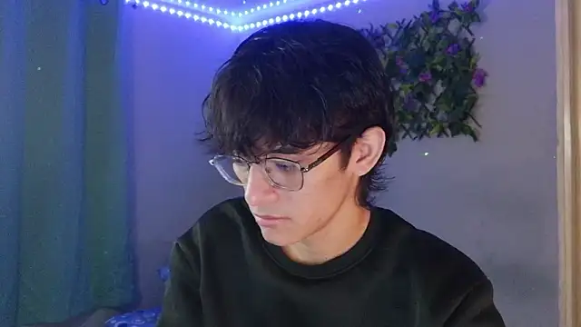 Snapshot of noah_millerx chatting on March 19, 3:32 am noah millerx online show from March 19, 3:32 am