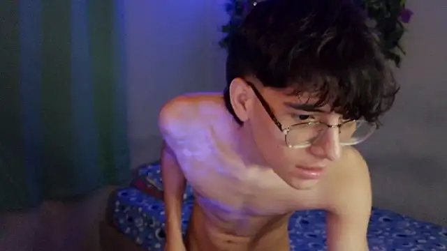 Snapshot of noah_millerx chatting on March 27, 8:26 am noah millerx online show from March 27, 8:26 am