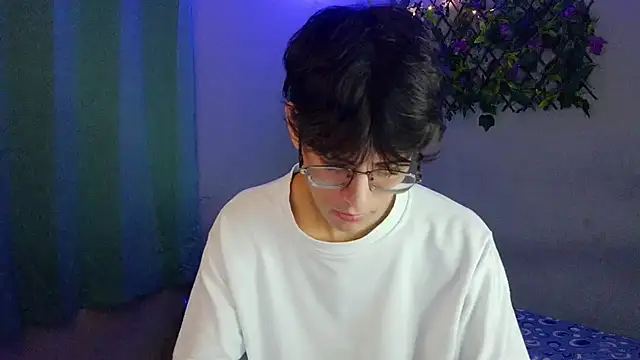 Snapshot of noah_millerx chatting on March 28, 3:39 am noah millerx online show from March 28, 3:39 am