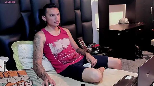 Snapshot of Mike_Waters chatting on March 5, 9:44 pm Mike Waters online show from March 5, 9:44 pm