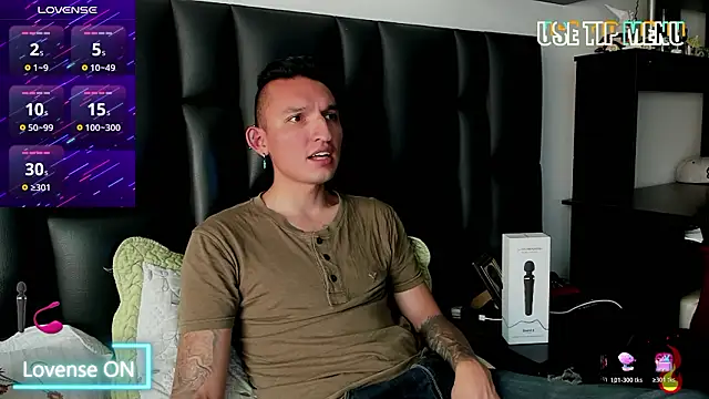 Snapshot of Mike_Waters chatting on March 19, 9:52 pm Mike Waters online show from March 19, 9:52 pm