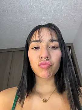 LauStar  online show from March 27, 1:00 am