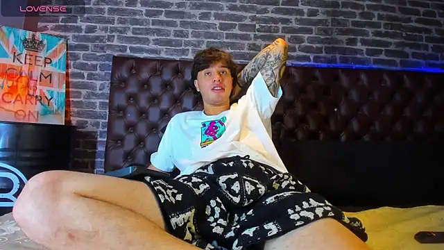 Snapshot of EXCLUSIVE8 chatting on March 1, 4:03 am EXCLUSIVE8 online show from March 1, 4:03 am