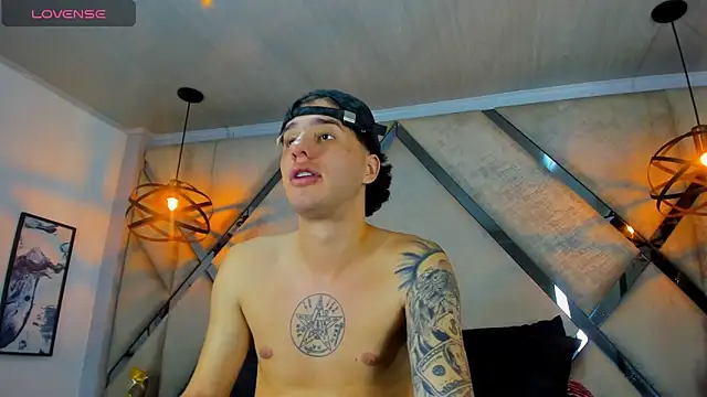 Snapshot of EXCLUSIVE8 chatting on March 13, 4:30 am EXCLUSIVE8 online show from March 13, 4:30 am