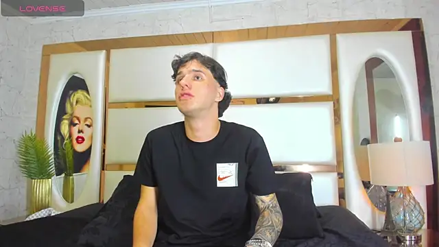 Snapshot of EXCLUSIVE8 chatting on March 15, 2:12 pm EXCLUSIVE8 online show from March 15, 2:12 pm