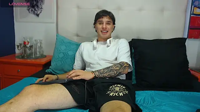 Snapshot of EXCLUSIVE8 chatting on March 21, 4:39 am EXCLUSIVE8 online show from March 21, 4:39 am