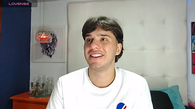 Snapshot of EXCLUSIVE8 chatting on March 24, 5:01 am EXCLUSIVE8 online show from March 24, 5:01 am