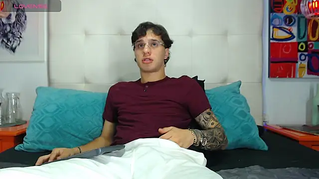 Snapshot of EXCLUSIVE8 chatting on March 25, 4:40 am EXCLUSIVE8 online show from March 25, 4:40 am