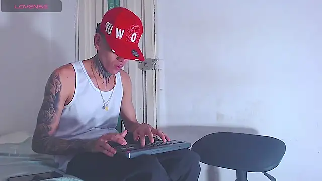 gabriel reyes21 online show from August 1, 11:47 pm