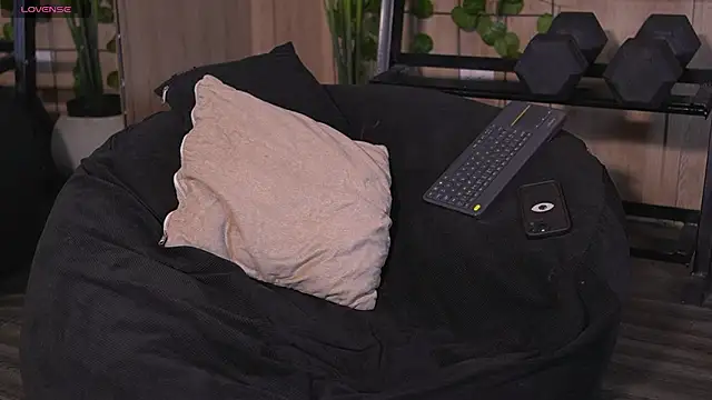 Snapshot of TianBrooks chatting on March 11, 3:56 am TianBrooks online show from March 11, 3:56 am