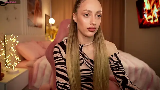 Snapshot of Mila_Murr chatting on March 11, 4:07 am Mila Murr online show from March 11, 4:07 am