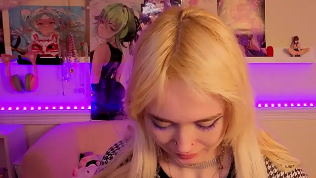 Iris Ivory online show from March 1, 7:21 am