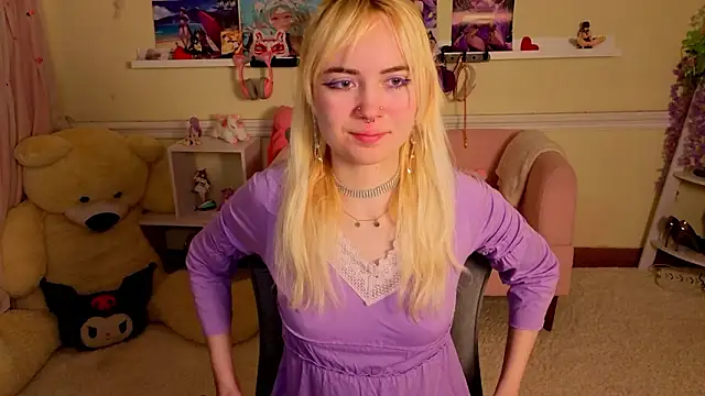 Iris Ivory online show from March 21, 7:35 am