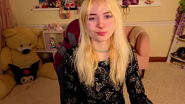 Iris Ivory online show from March 27, 7:25 am