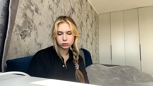 Snapshot of ShariLappas chatting on March 6, 12:12 pm ShariLappas online show from March 6, 12:12 pm