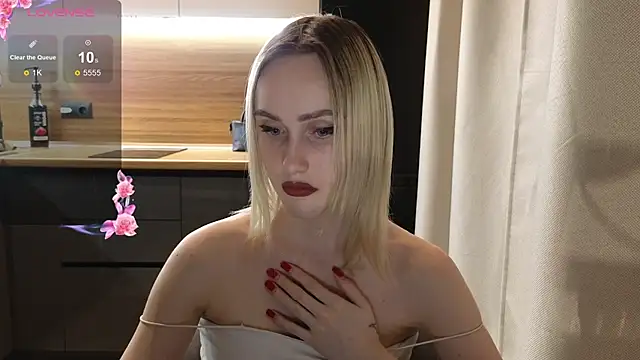 Snapshot of Bella_Villen chatting on March 25, 6:14 pm Bella Villen online show from March 25, 6:14 pm