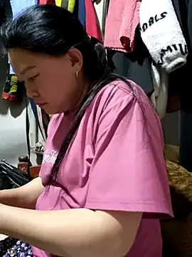 Snapshot of phay79 chatting on March 26, 1:17 pm phay79 online show from March 26, 1:17 pm