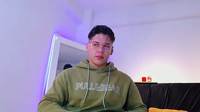 NIKLAS BRAUNN01 online show from March 27, 10:04 am