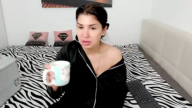 NickyHotXO online show from April 7, 4:57 am