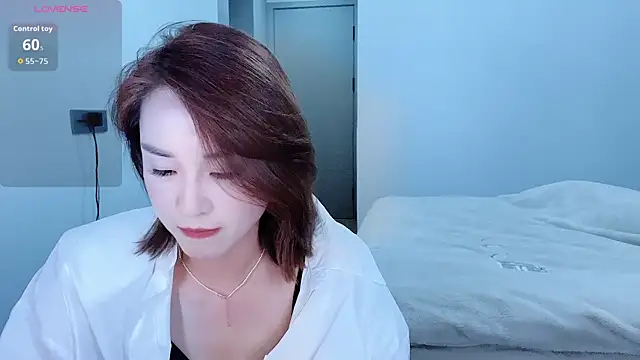 Snapshot of xiaolu-686 chatting on March 25, 3:29 pm xiaolu-686 online show from March 25, 3:29 pm