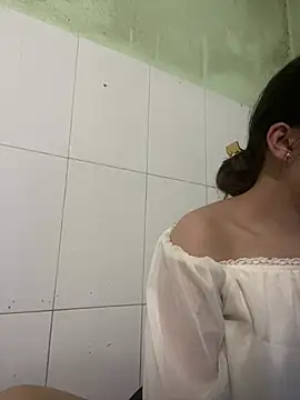 Snapshot of Xoai-cute chatting on March 2, 10:33 am Xoai-cute online show from March 2, 10:33 am