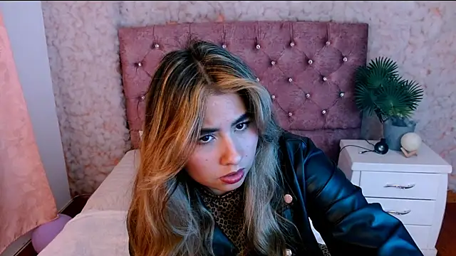 Sofiazaf  online show from March 19, 7:07 pm