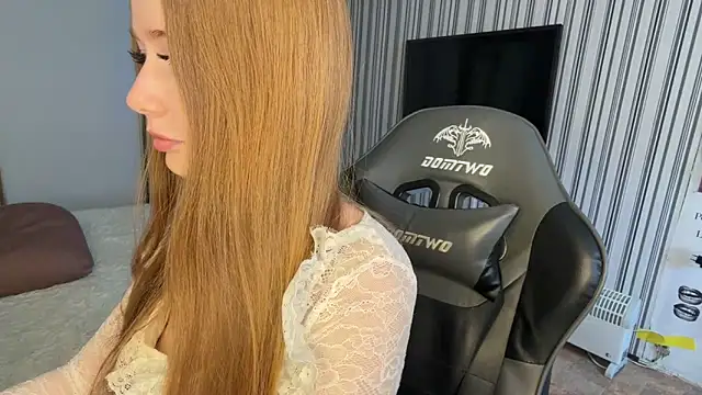 Snapshot of Emily_Rass_ chatting on March 17, 7:23 am Emily Rass online show from March 17, 7:23 am