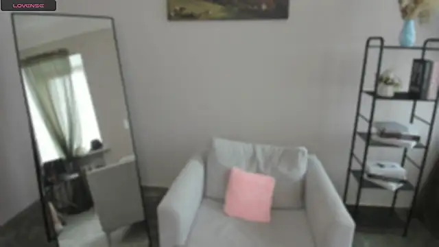 Snapshot of PeiLoynd chatting on March 28, 8:14 am PeiLoynd online show from March 28, 8:14 am