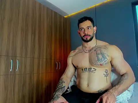 Snapshot of massimo_visconti chatting on March 6, 1:51 pm massimo visconti online show from March 6, 1:51 pm