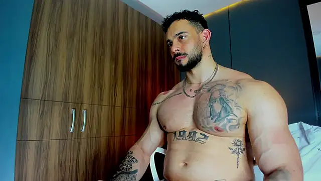 Snapshot of massimo_visconti chatting on March 14, 2:39 am massimo visconti online show from March 14, 2:39 am