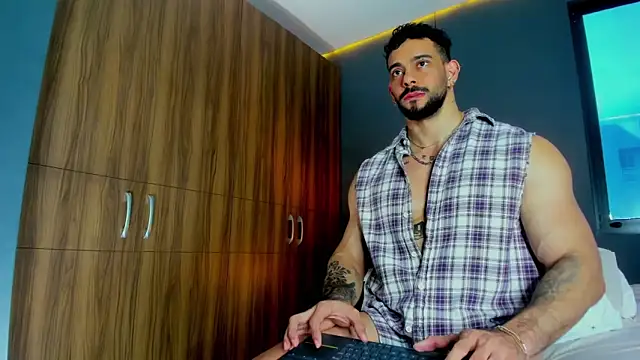 Snapshot of massimo_visconti chatting on March 14, 8:25 pm massimo visconti online show from March 14, 8:25 pm