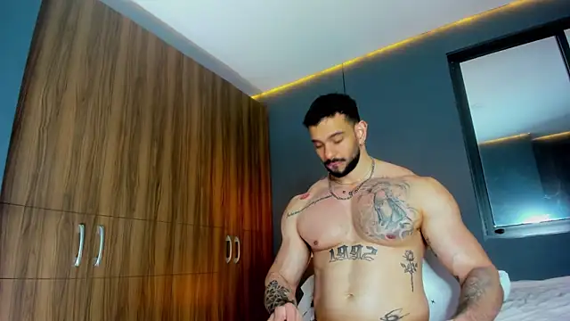 Snapshot of massimo_visconti chatting on March 16, 3:01 am massimo visconti online show from March 16, 3:01 am