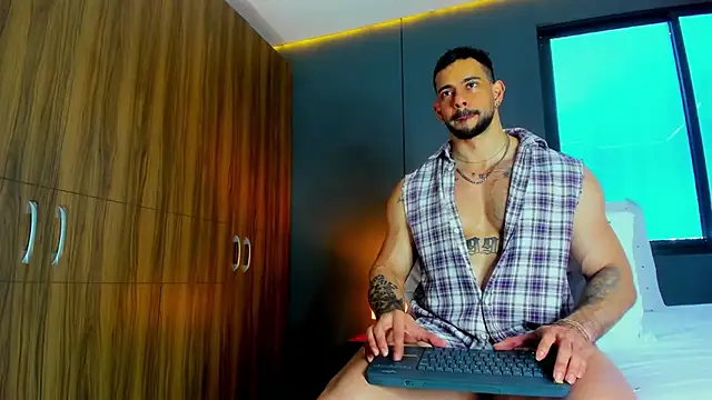 Snapshot of massimo_visconti chatting on March 24, 3:06 pm massimo visconti online show from March 24, 3:06 pm