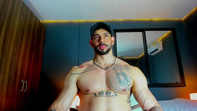 Snapshot of massimo_visconti chatting on March 28, 2:44 am massimo visconti online show from March 28, 2:44 am